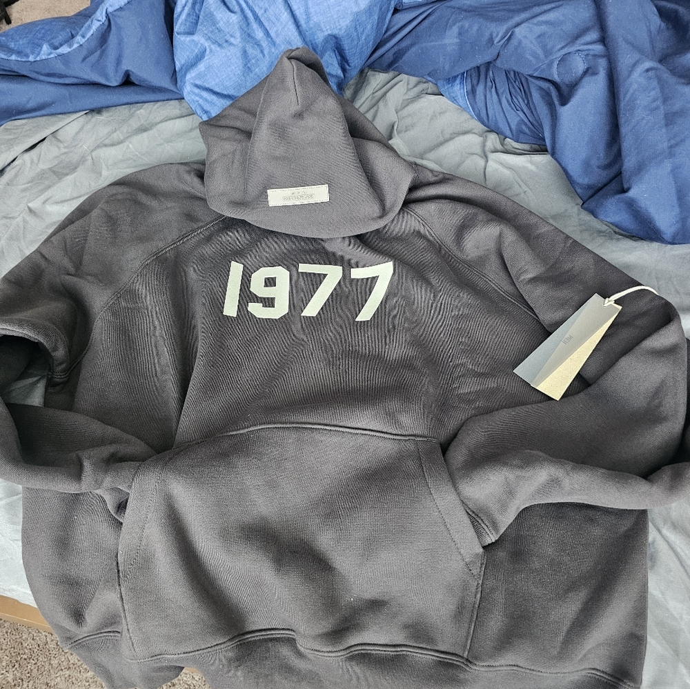 ESSENTIALS 1977 IRON HOODIE NWT SIZE MEDIUM
